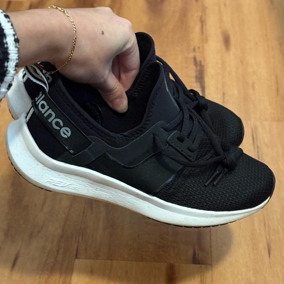 Women’s New Balance tennis shoes - Picture 4 of 5